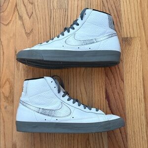 Nike Men's Blazer Mid '77 SE 50 Years of Hip Hop Casual Sneakers